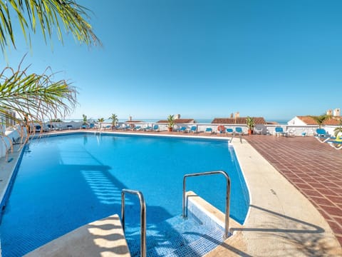 Day, Pool view, Swimming pool, sunbed