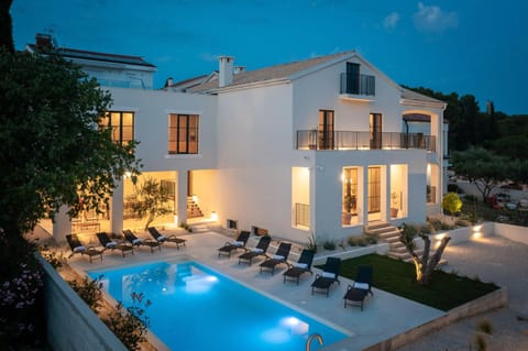 Property building, Night, Garden view, Pool view, Swimming pool, Swimming pool, sunbed