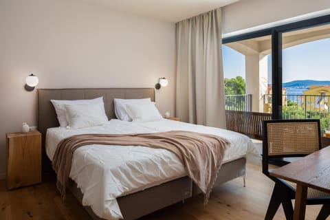 Bed, Balcony/Terrace, Photo of the whole room, Bedroom, Sea view