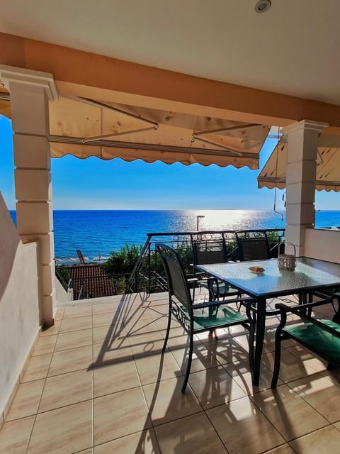 Patio, Day, Natural landscape, View (from property/room), Balcony/Terrace, Dining area, Sea view