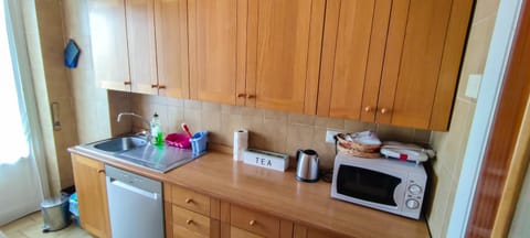 Coffee/tea facilities, Kitchen or kitchenette, dishwasher, minibar, stove