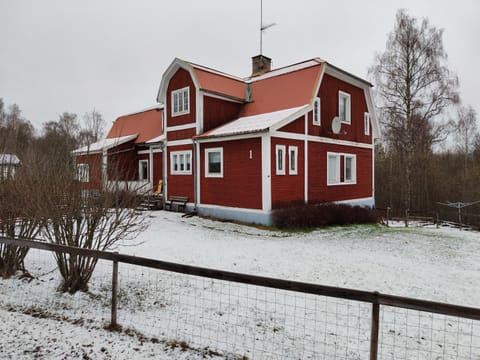 Property building, Day, Winter