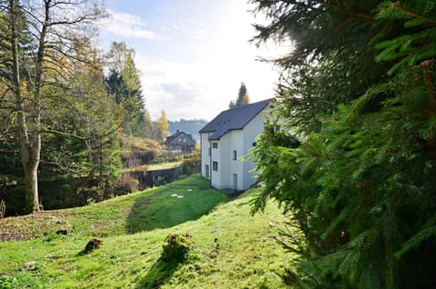 Property building, Spring, Day, Natural landscape, Garden, Garden view