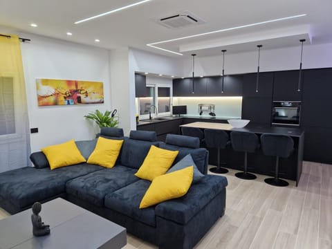 Kitchen or kitchenette, Living room