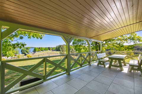 Balcony/Terrace, Lake view