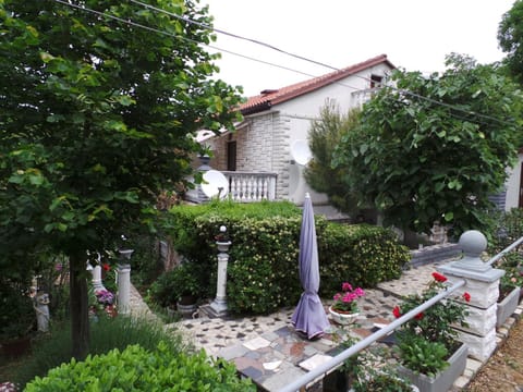 Property building, Garden