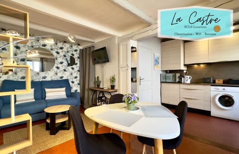 Kitchen or kitchenette, Living room