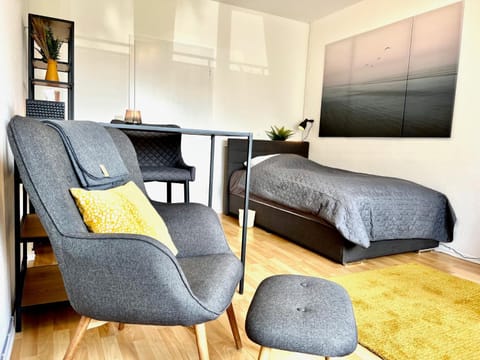 Bed, Balcony/Terrace, Photo of the whole room, Seating area