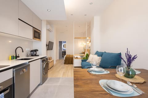 Coffee/tea facilities, Kitchen or kitchenette, Living room, Dining area, dishwasher, minibar, pet friendly, stove, toaster