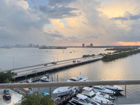 Bella Vista - Water views Pool and Parking Apartment in North Bay Village