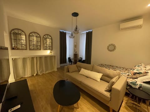 Place du marché Bastia centre avec entrée indép Apartment in Bastia