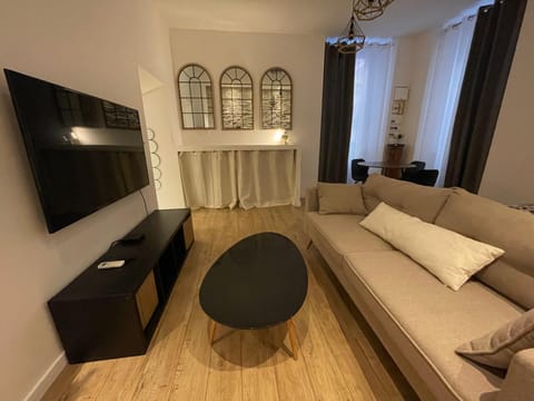 Place du marché Bastia centre avec entrée indép Apartment in Bastia