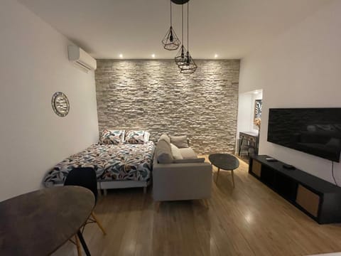 Place du marché Bastia centre avec entrée indép Apartment in Bastia