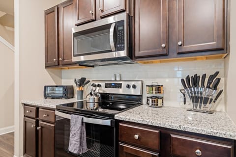 New Construction 3BR Home Near Chattahoochee River House in Norcross