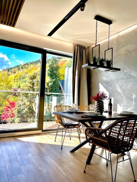 Day, Natural landscape, Dining area, Mountain view