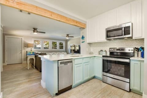 Kitchen or kitchenette, dishwasher, minibar, pet friendly, stove