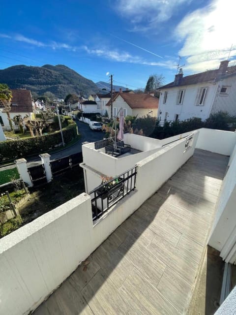 View (from property/room), Balcony/Terrace, Garden view, Mountain view, Parking