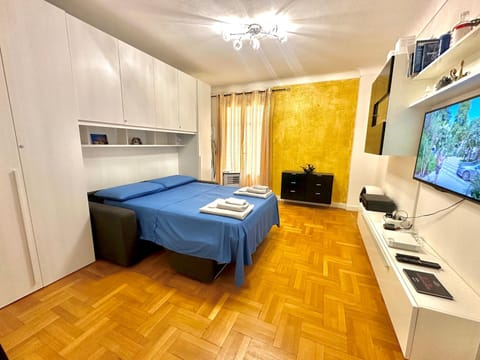 Seating area, Bedroom