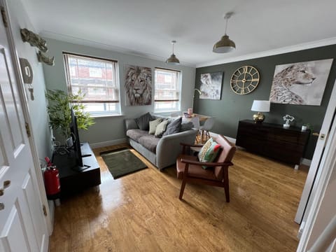 Ground floor apartment, central location with free parking Apartment in Hereford