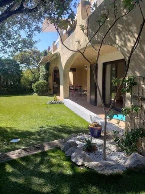 Patio, Garden, Garden view, sunbed