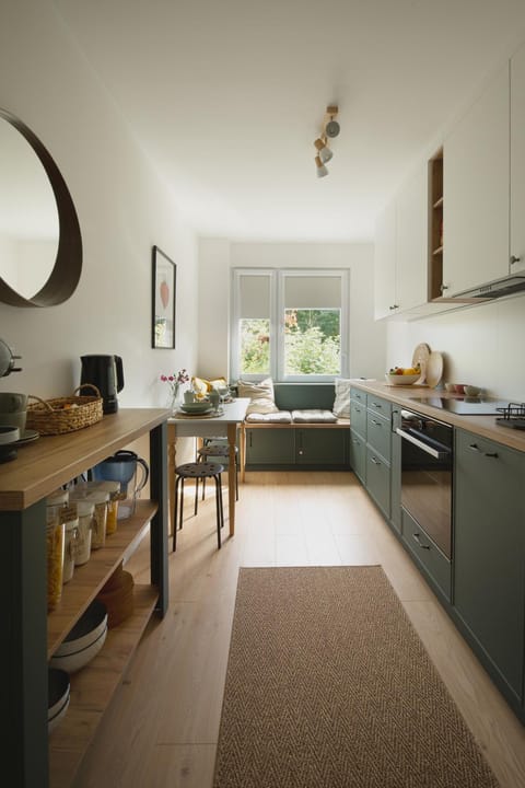 Kitchen or kitchenette, Living room, Seating area, Dining area, minibar, pet friendly, stove