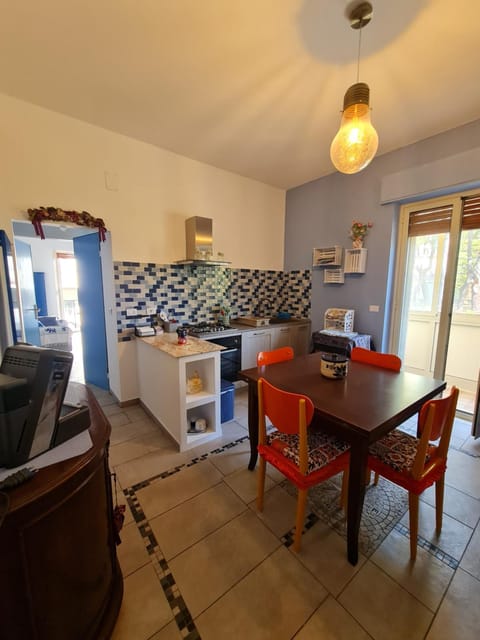 Kitchen or kitchenette, Seating area, Dining area, pet friendly, stove