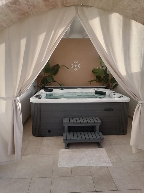 Hot Tub, Balcony/Terrace, furniture