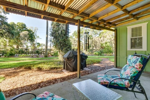 Walk to Lakes! Tropical Escape in Mount Dora House in Mount Dora