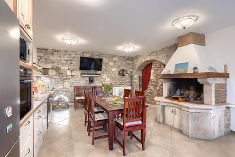 Communal lounge/ TV room, TV and multimedia, Kitchen or kitchenette, Dining area, flat iron, minibar, pet friendly