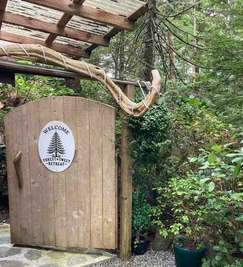 Forest Sweet Retreat Hot Tub & Wood Fired Sauna Bed and Breakfast in Ucluelet