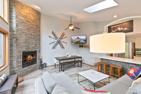 Windwood Alpine Townhome: Downtown Frisco Apartment in Frisco