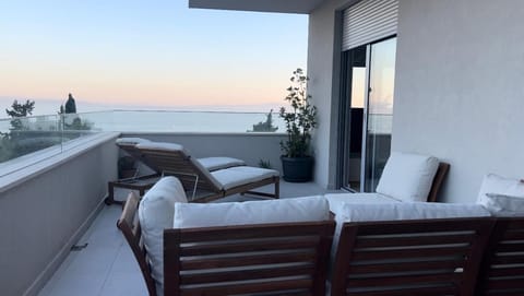 Day, View (from property/room), Balcony/Terrace, Seating area, Sea view