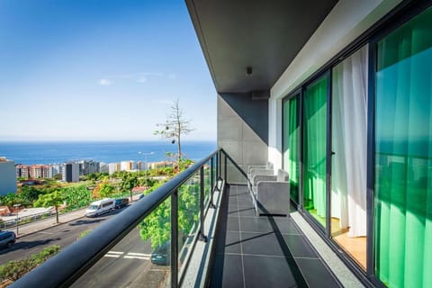 Natural landscape, View (from property/room), Balcony/Terrace, City view, Sea view