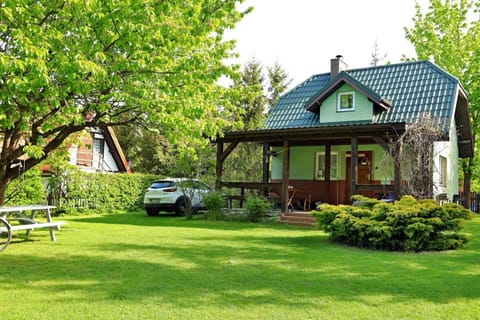 Property building, Day, Natural landscape, Garden, Balcony/Terrace, Garden view, Parking