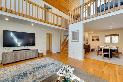 Lake George Oasis with 9 Acres, Hot Tub and Game Room! House in Bolton