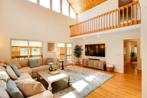 Lake George Oasis with 9 Acres, Hot Tub and Game Room! House in Bolton