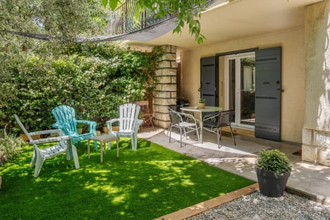 Property building, Patio, Day, Summer, Garden, Garden view