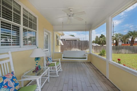 Golden Shores House in Sunnyside