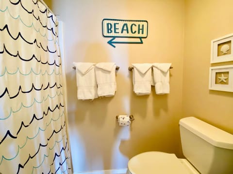 Sugar Beach 331 by ALBVR - Beautifully upgraded top floor condo with indirect beach view House in Orange Beach