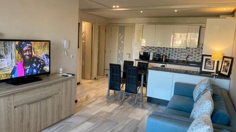 TV and multimedia, Kitchen or kitchenette, Living room, Seating area, Dining area, Evening entertainment, minibar
