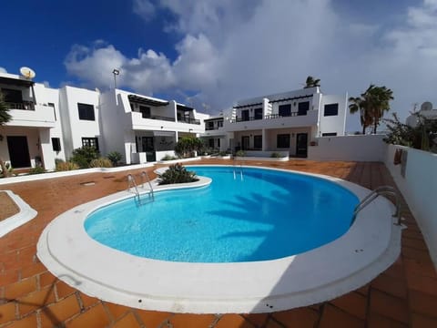 Property building, Day, Balcony/Terrace, Pool view, Swimming pool, Swimming pool