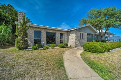 Hillside Manor House in Kerrville