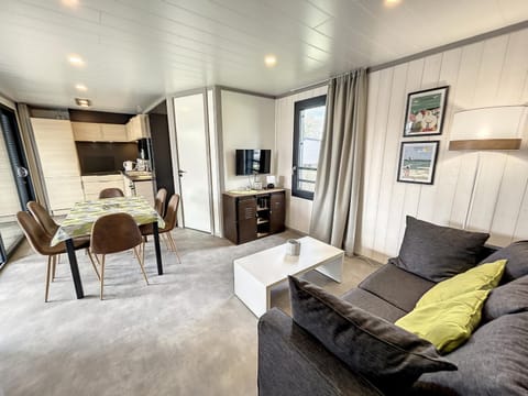 Chalet cosy avec piscine chauffée, terrasse et parking à 2 pas de la plage de Jullouville - FR-1-361-480 Chalet in Saint-Pair-sur-Mer