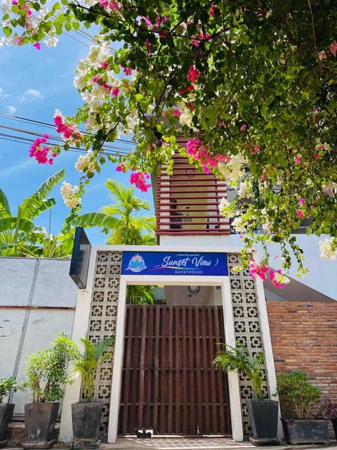 Property building, Facade/entrance, Garden view