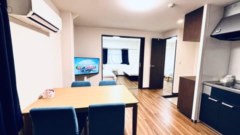 TV and multimedia, Living room, Photo of the whole room, Dining area, air conditioner