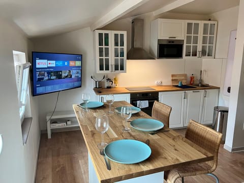 TV and multimedia, Kitchen or kitchenette, Dining area, minibar, pet friendly, stove