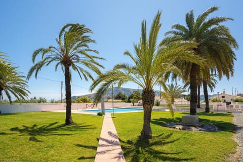 Off site, Garden, Swimming pool