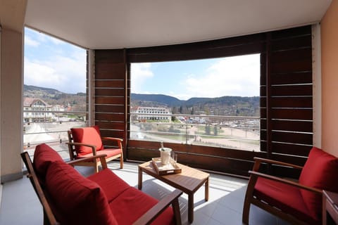 View (from property/room), Balcony/Terrace, Mountain view