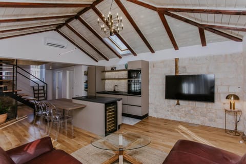 TV and multimedia, Kitchen or kitchenette, Living room, Dining area, minibar