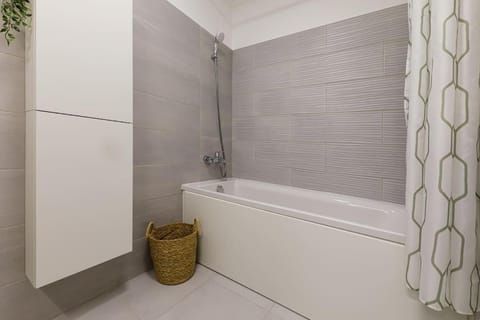 Luxury Apt. Near River & Parking Apartment in Timisoara